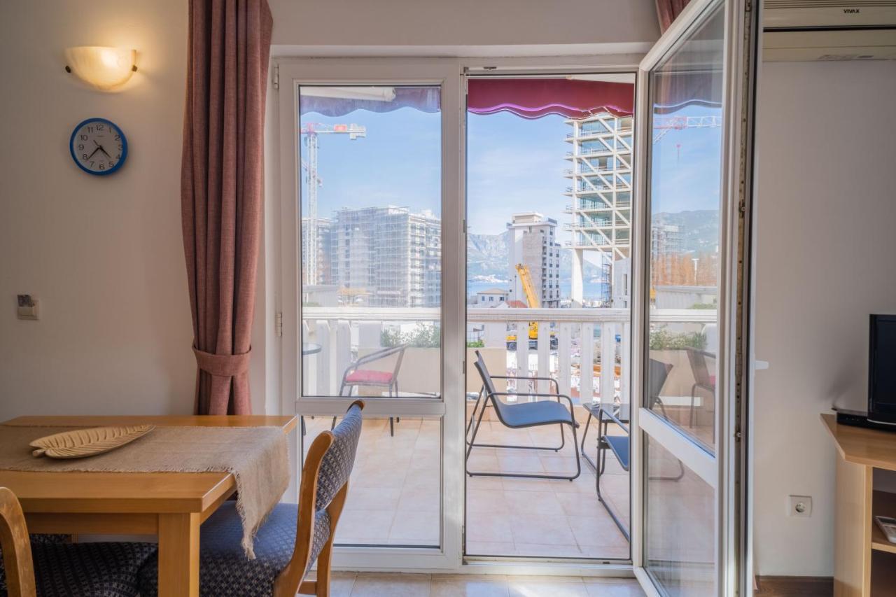 Maxima Apartment *