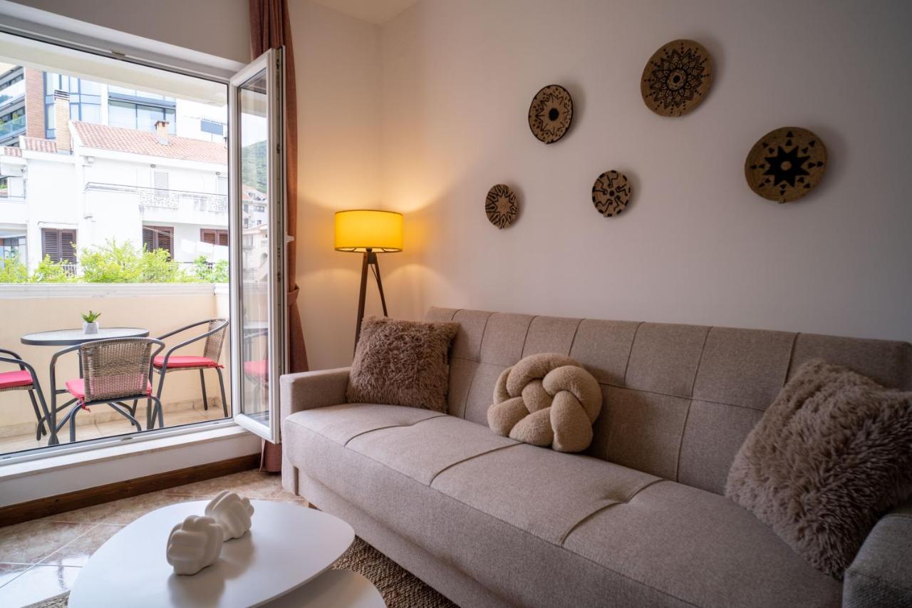 Maxima Apartment